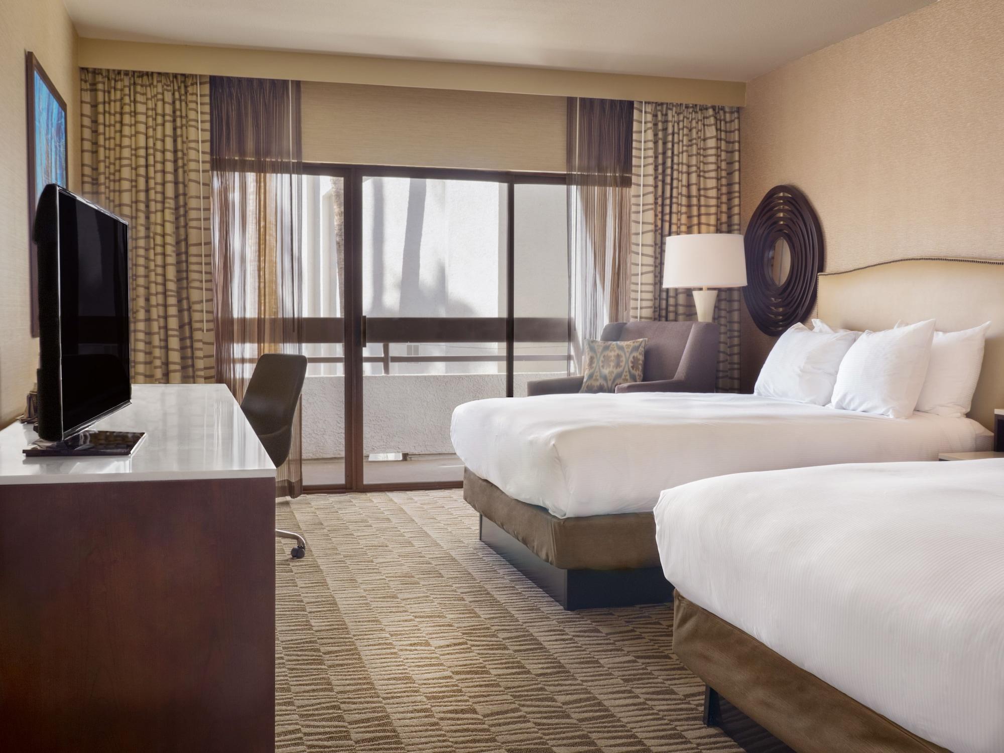 Hilton Phoenix Airport Exterior photo
