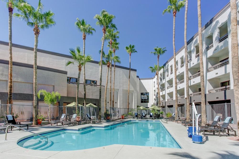 Hilton Phoenix Airport Exterior photo