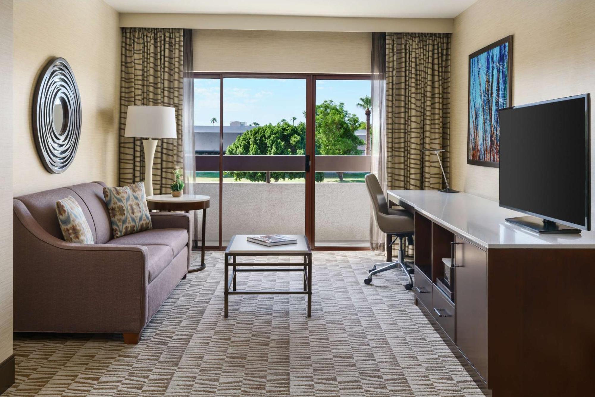 Hilton Phoenix Airport Exterior photo