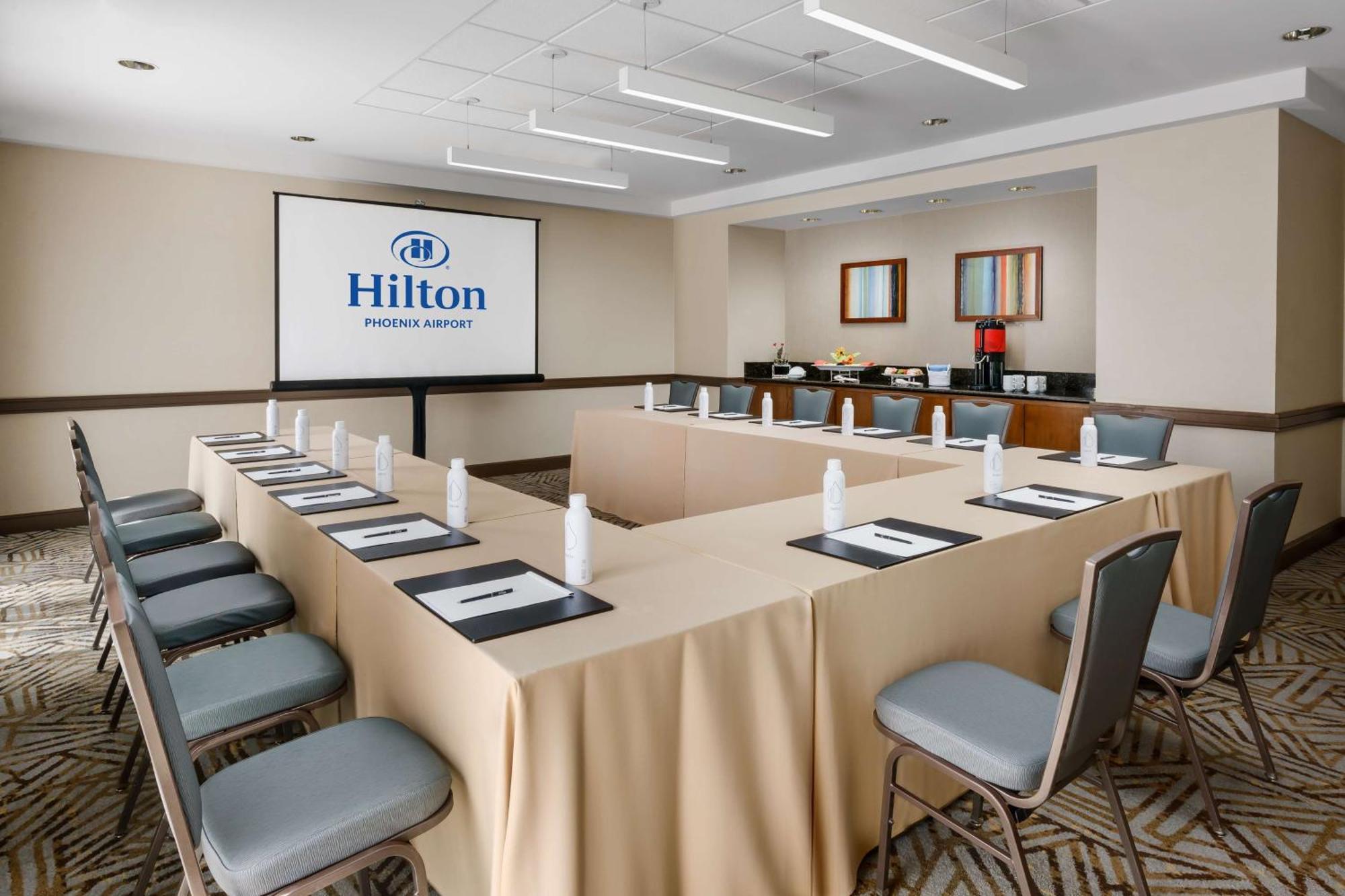 Hilton Phoenix Airport Exterior photo