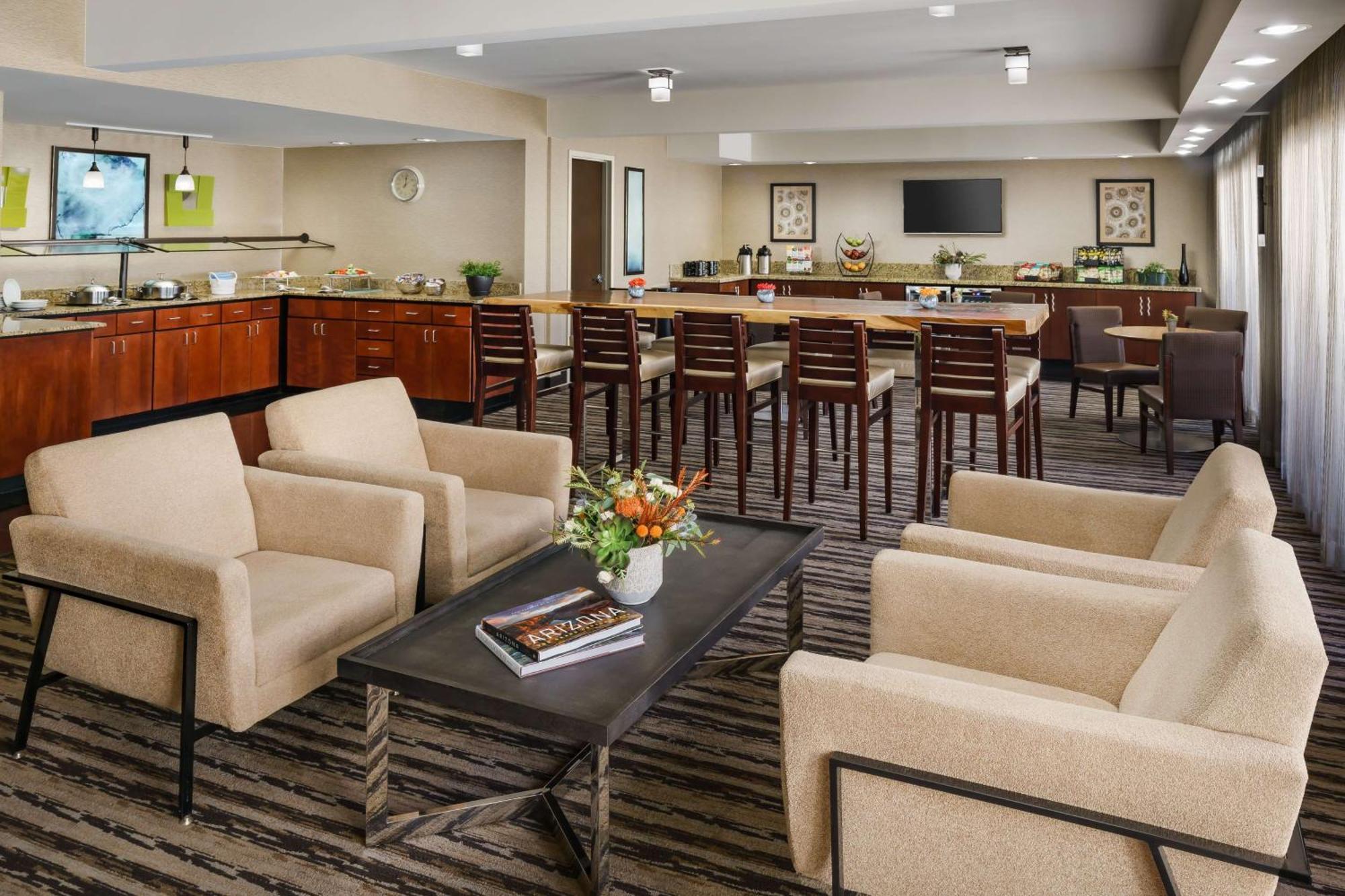 Hilton Phoenix Airport Exterior photo