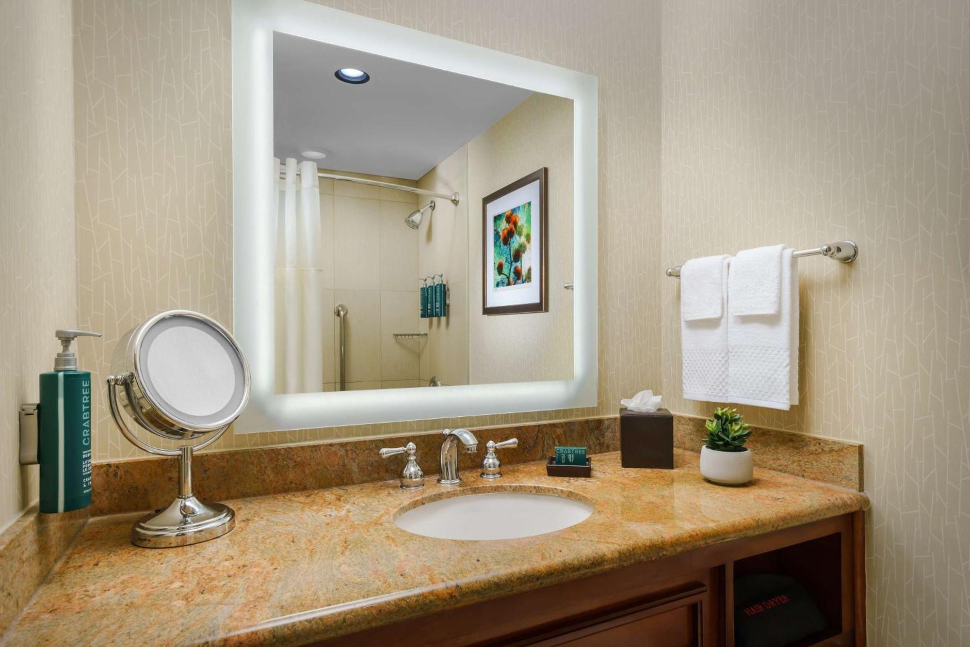 Hilton Phoenix Airport Exterior photo