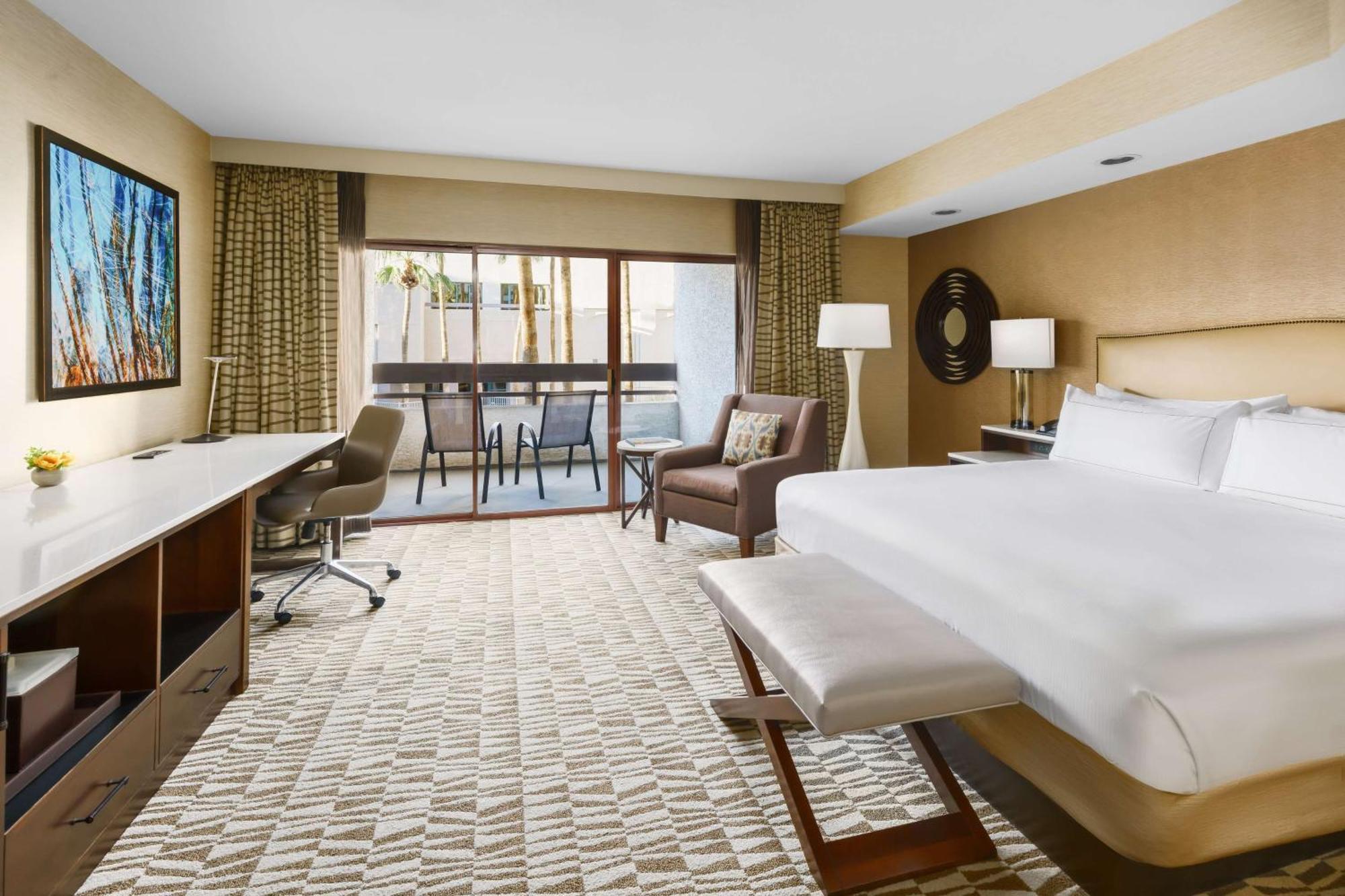 Hilton Phoenix Airport Exterior photo