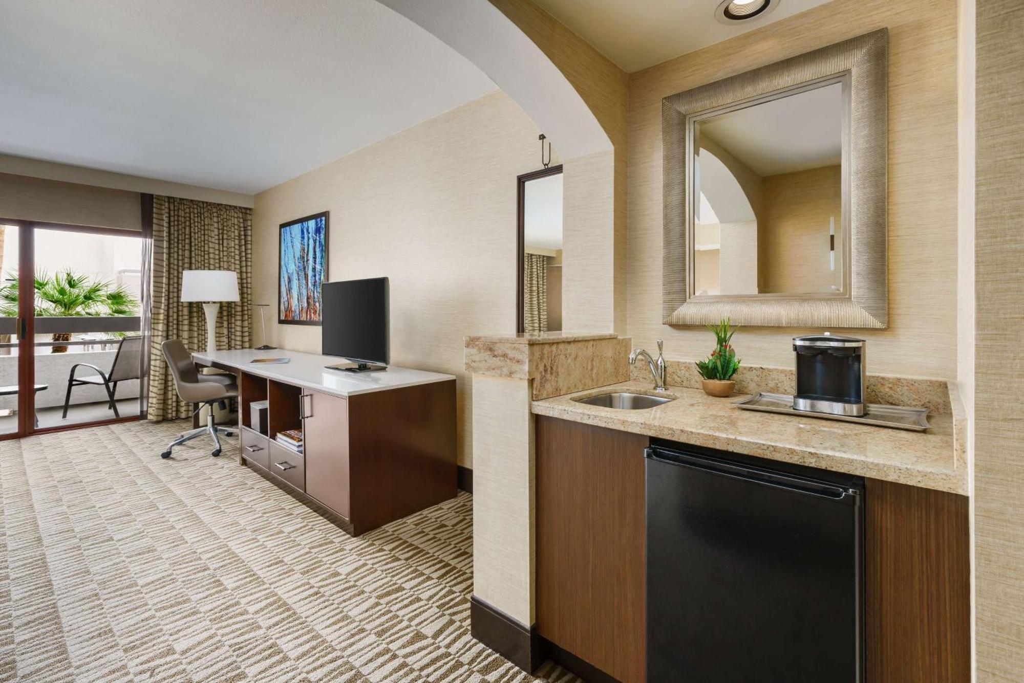 Hilton Phoenix Airport Exterior photo