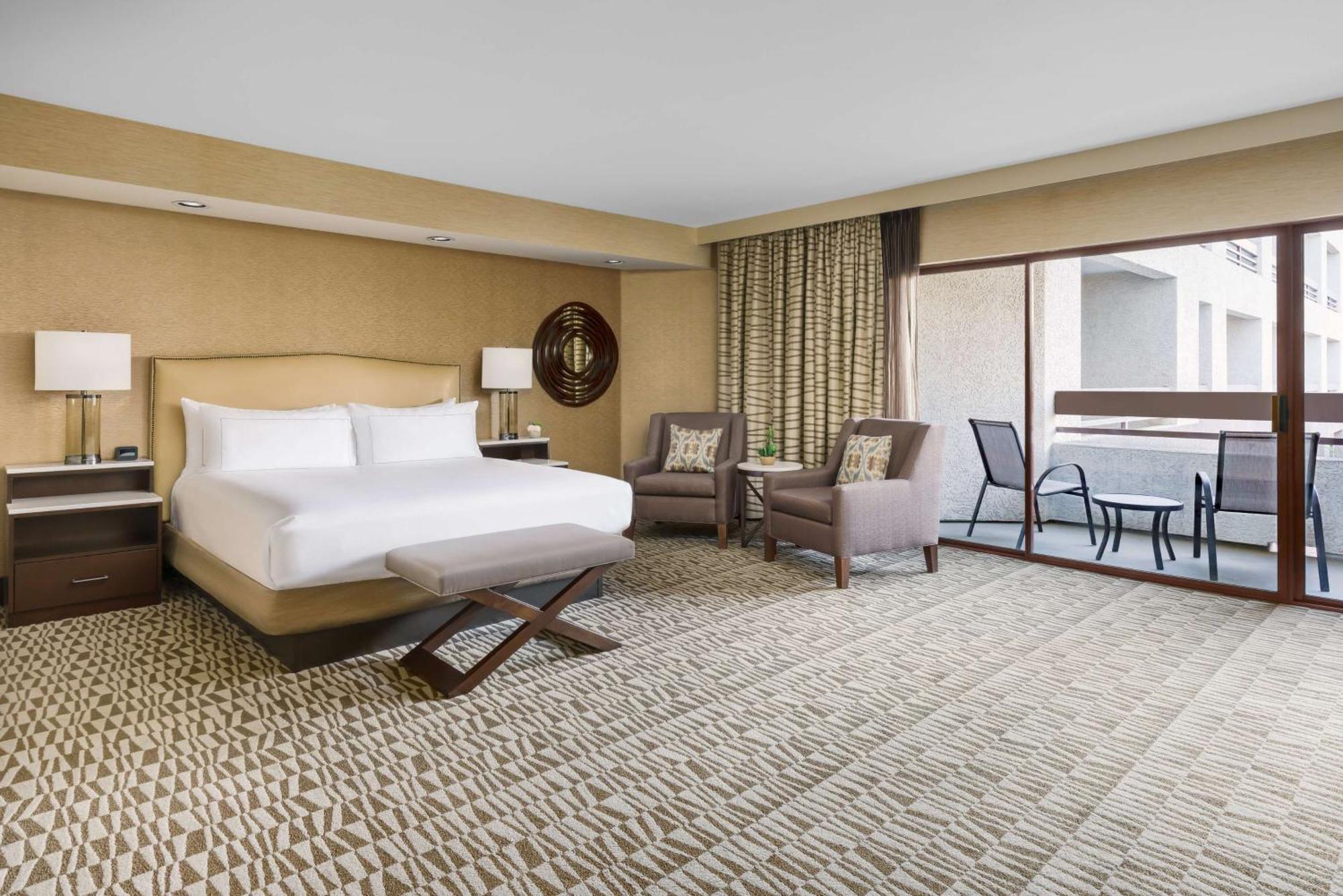 Hilton Phoenix Airport Exterior photo